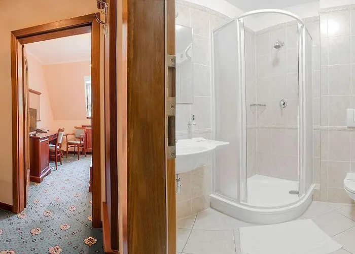 Hotel Buchlovice 호텔 부흘로비체